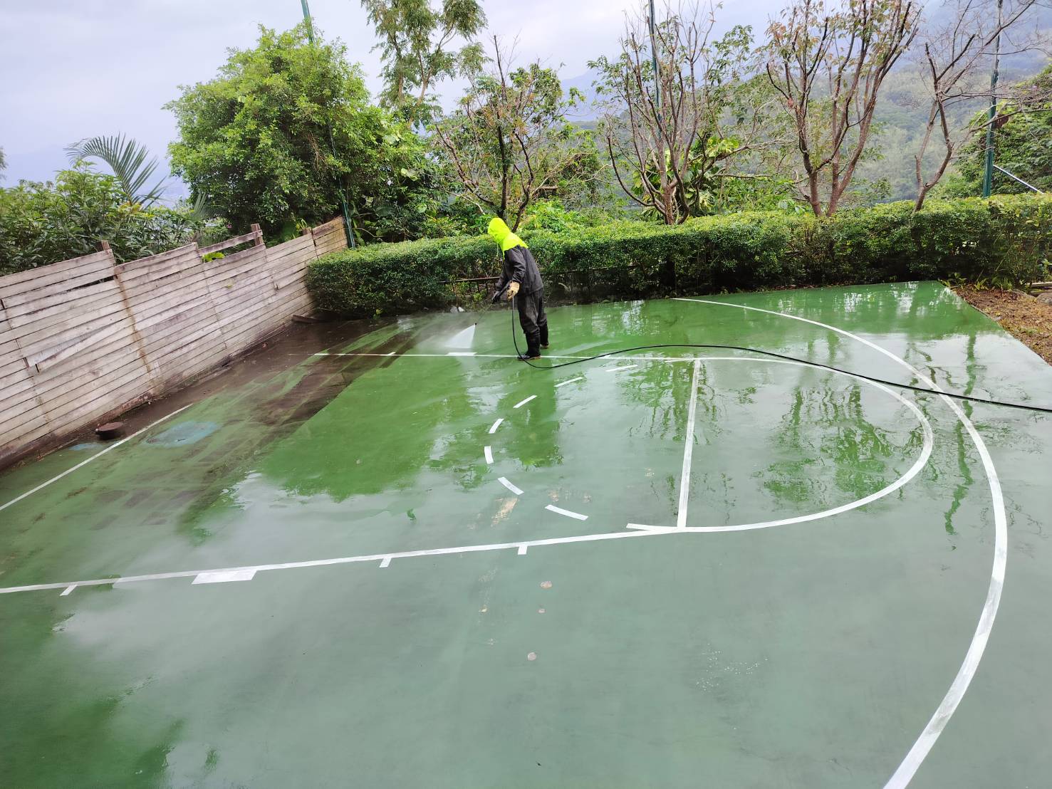 藍球場高壓清洗