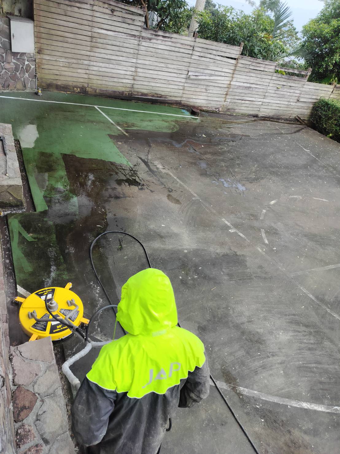 藍球場高壓清洗