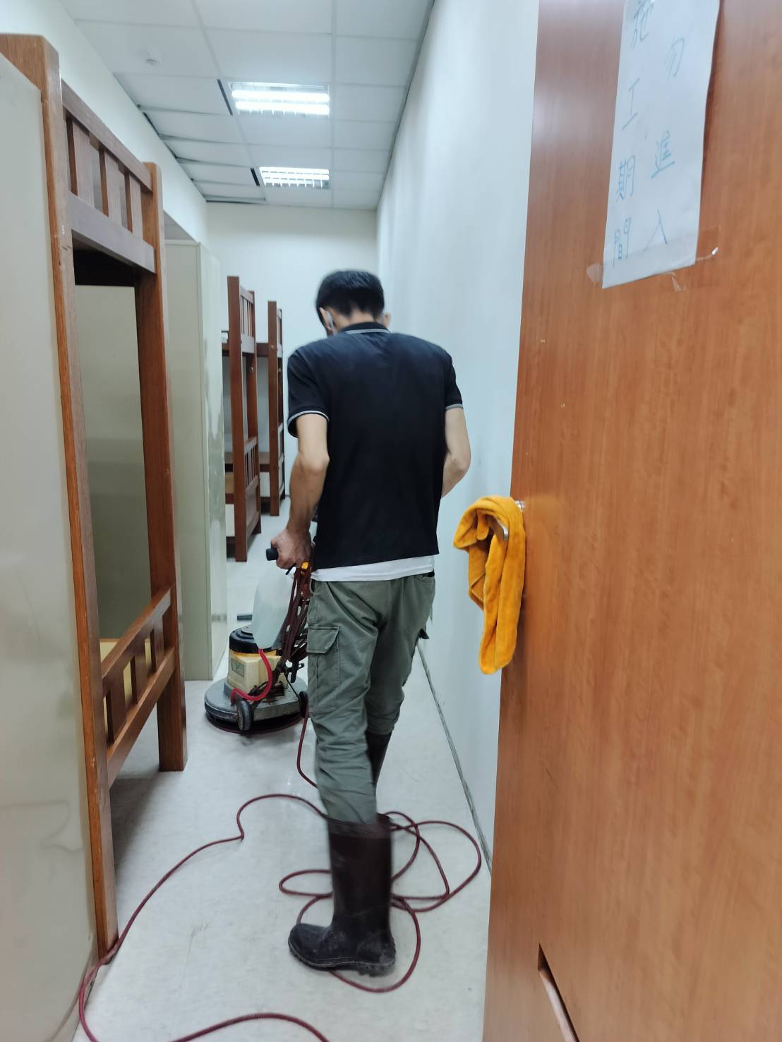 辦公室洗地打蠟